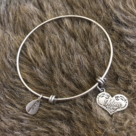 Bella Ryann silver tone “Mom” adjustable bangle - Picture 6 of 8